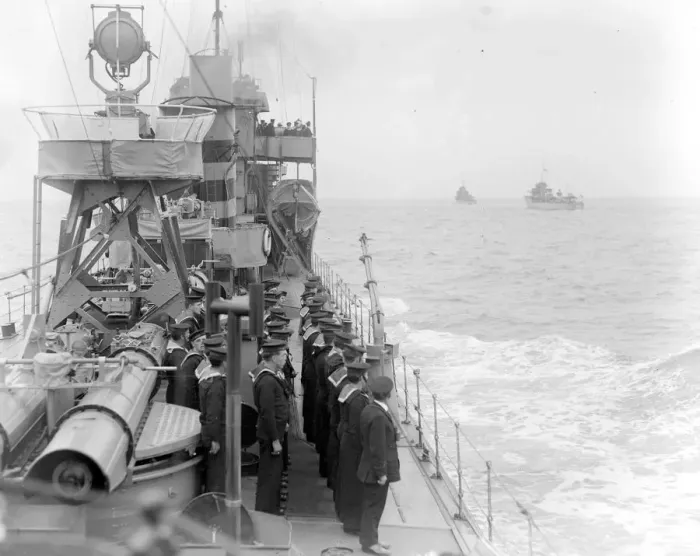 Framed Print : Home coming of Unknown Soldiers on H. M. S. Verdun on way home to England. Saluting