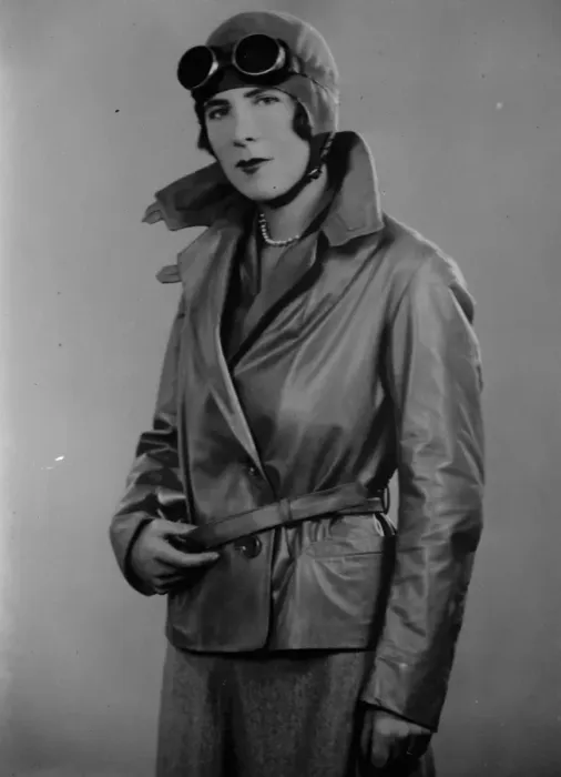 Framed Print : The Hon Mrs Victor Bruce. 1 September 1930 Framed Print : The Hon Mrs Victor Bruce. 1 September 1930