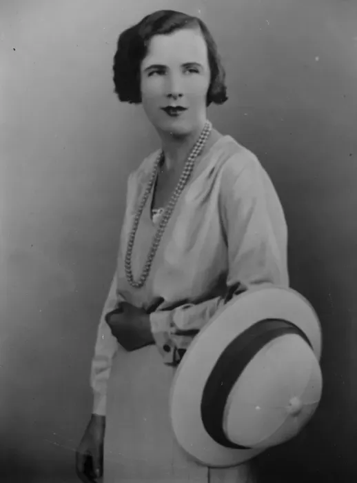 Framed Print : The Hon Mrs Victor Bruce. 1 September 1930