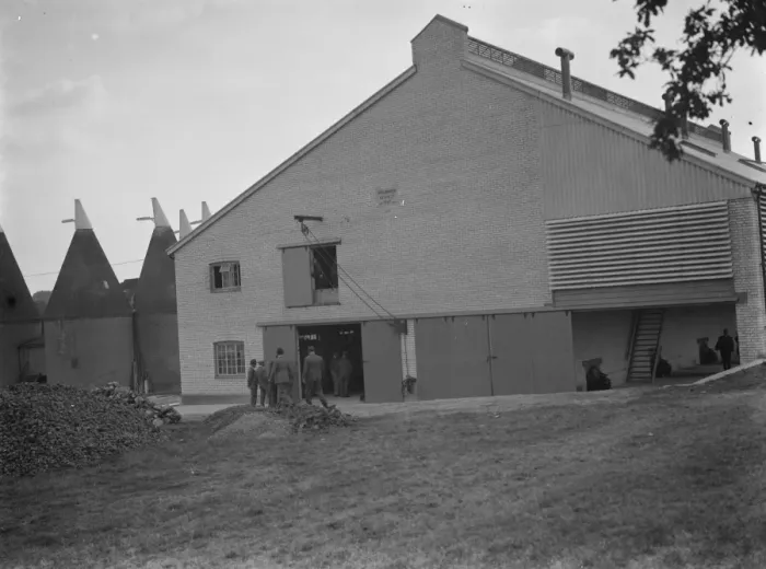 Framed Print : Hop Kilns in Goudhurst. 1937