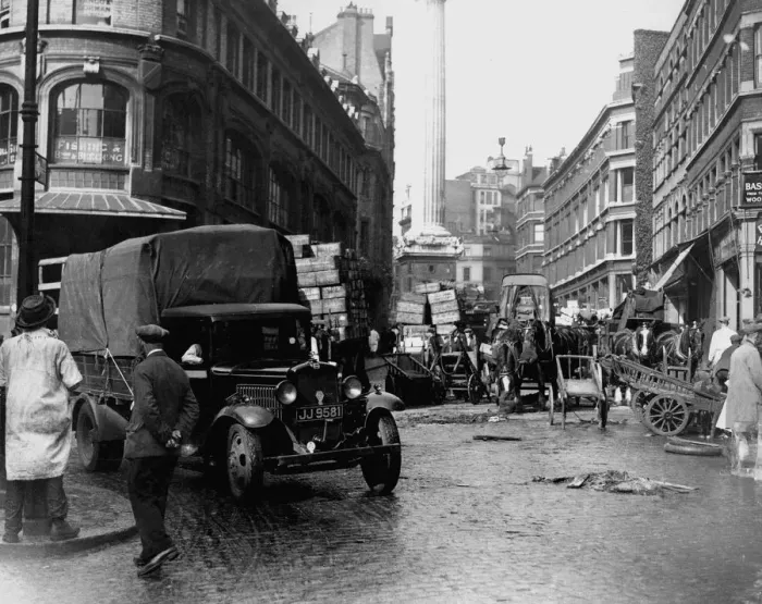Framed Print : Horses and Lorries in Billingsgate Market Framed Print : Horses and Lorries in Billingsgate Market