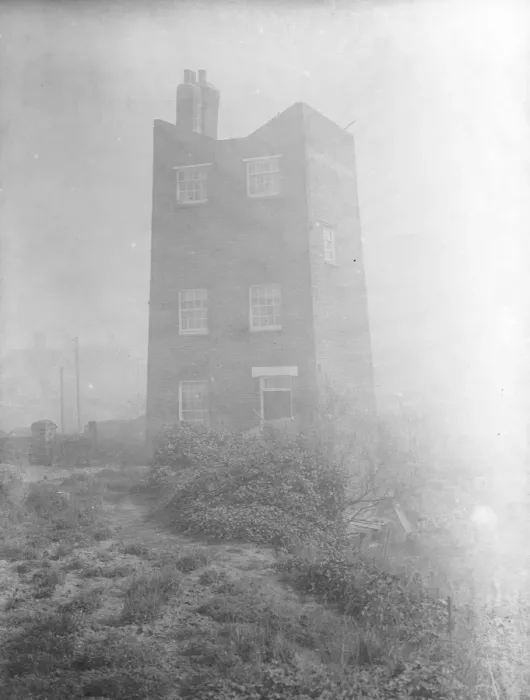 Framed Print : The Mill house in Northfleet, Kent. 1938 Framed Print : The Mill house in Northfleet, Kent. 1938