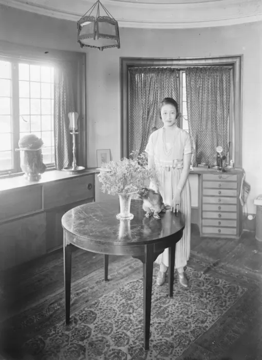 Framed Print : Hui-lan Oei was the daughter of Chinese businessman Oei Tiong Ham. Her marriage to Framed Print : Hui-lan Oei was the daughter of Chinese businessman Oei Tiong Ham. Her marriage to