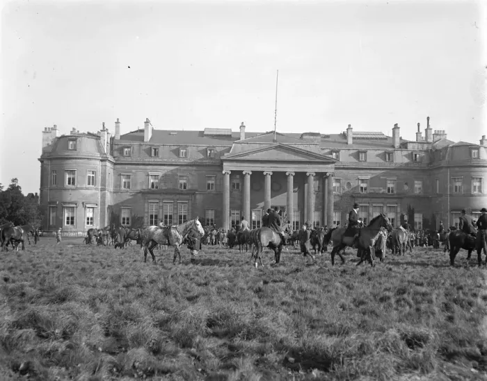 Framed Print : A hunt meet at Luton Hoo, the country seat of Lord and Lady Ludlow. 4 November 1922 Framed Print : A hunt meet at Luton Hoo, the country seat of Lord and Lady Ludlow. 4 November 1922