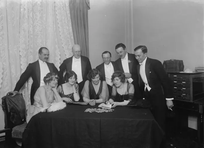Framed Print : The Hunt the Slipper Ball at the savoy front to left Mrs Leslie Henson, Hon Framed Print : The Hunt the Slipper Ball at the savoy front to left Mrs Leslie Henson, Hon
