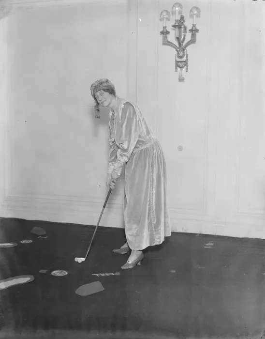 Framed Print : Hyde Park Hotel Christmas fair. The Duchess of Hamilton playing golf on the drawing Framed Print : Hyde Park Hotel Christmas fair. The Duchess of Hamilton playing golf on the drawing
