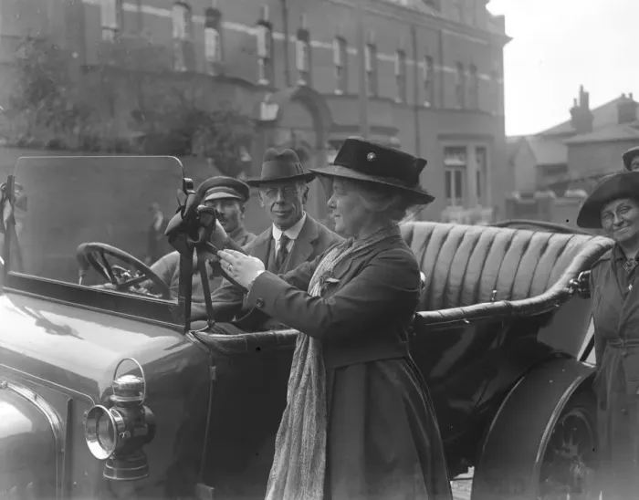 Framed Print : Ilford election. Mr Joseph King and Mrs King ( Labour ) Framed Print : Ilford election. Mr Joseph King and Mrs King ( Labour )