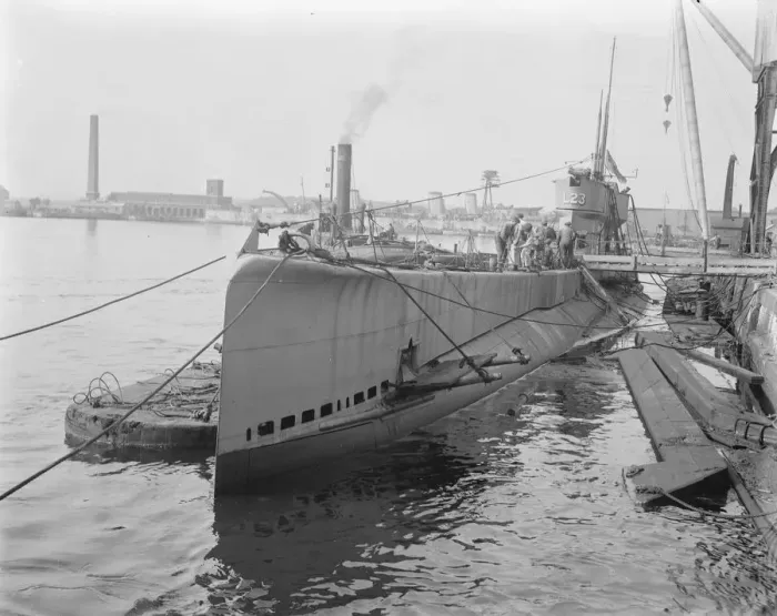 Framed Print : Four inch gun on conning tower of new British submarine 19 September 1924 Framed Print : Four inch gun on conning tower of new British submarine 19 September 1924