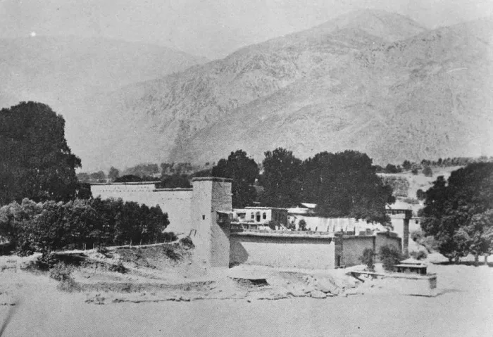 Framed Print : India, North West frontier province. State of Chitral, the fortress of Mehtar Framed Print : India, North West frontier province. State of Chitral, the fortress of Mehtar