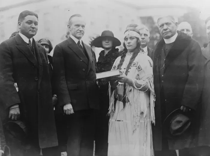 Framed Print : Indian girl goes to White House in costume with plea for people. An appeal for Framed Print : Indian girl goes to White House in costume with plea for people. An appeal for