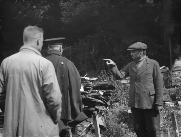 Framed Print : Individuals point out arguments at the demolishing of the shack in Kingsdown. 1936 Framed Print : Individuals point out arguments at the demolishing of the shack in Kingsdown. 1936