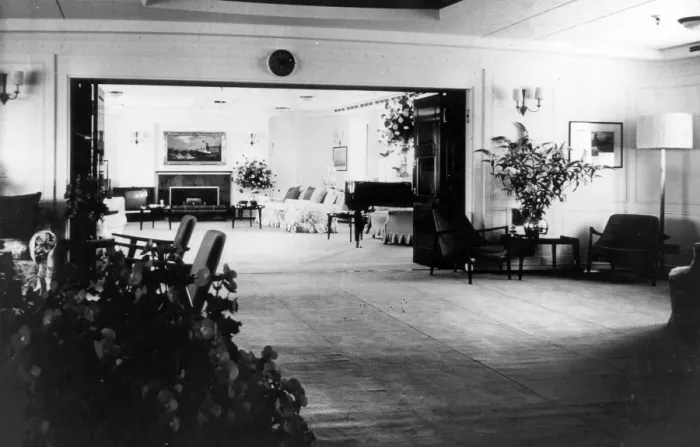 Framed Print : The interconnecting lounges on the Royal Yacht Britannia Framed Print : The interconnecting lounges on the Royal Yacht Britannia
