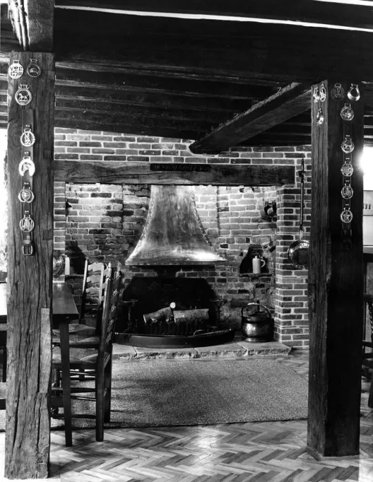 Framed Print : The interior and fireplace in the White Hart Hotel, Brasted, Kent - favourite