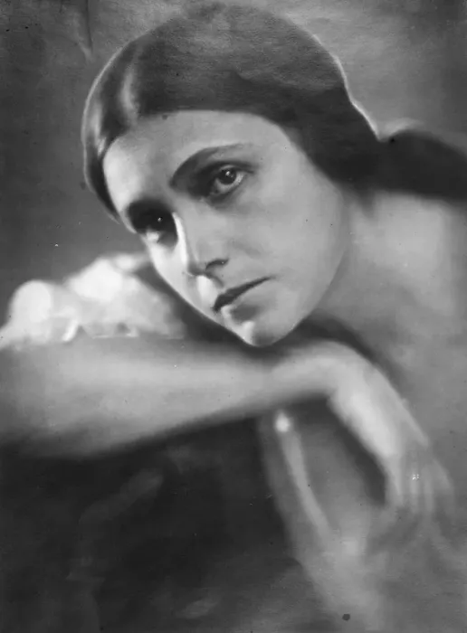 Framed Print : Irene Varsanyi - Hungarian Actress. 30 September 1925 Framed Print : Irene Varsanyi - Hungarian Actress. 30 September 1925