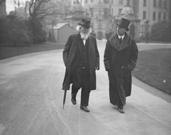 Framed Print : Irish Governor Generals first speech to both Houses at Dublin. Dr Sigerson ( left )