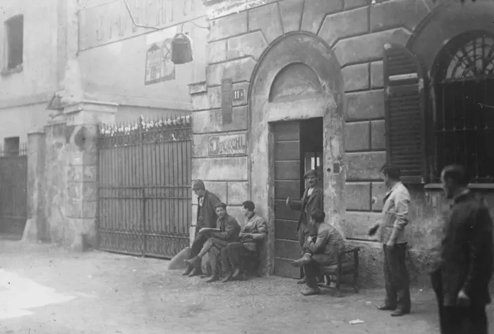 Framed Print : Italys Experiment in Communism Workers kept under guard in in seized metal factories