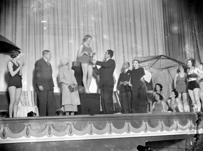 Framed Print : Jack Doyle [ presenting an award at a beauty contest ?] Commodore Cinema Orpington