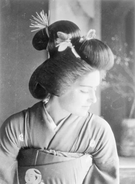 Framed Print : Japanese girls submit to 2 hours agony for alluring coiffure. Few people who admire Framed Print : Japanese girls submit to 2 hours agony for alluring coiffure. Few people who admire