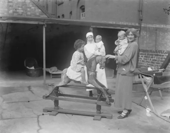 Framed Print : Joan of Arc among the babies. Miss Sybil Thorndike spent a happy hour at a Hostel for Mothers Framed Print : Joan of Arc among the babies. Miss Sybil Thorndike spent a happy hour at a Hostel for Mothers