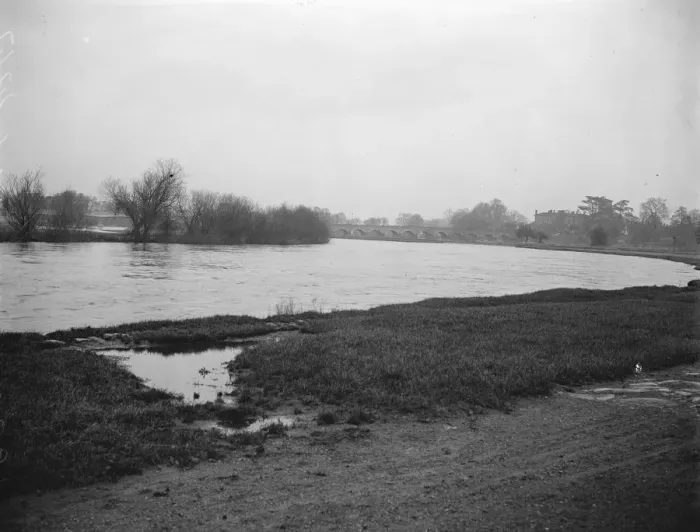 Framed Print : Where Julius Caesar crossed the river. War Close Meadow, Walton on Thames, where