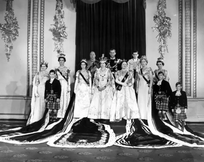 Framed Print : June 2nd 1953: The Queen Elizabeth II with other members of the Royal Family at Buckingham Framed Print : June 2nd 1953: The Queen Elizabeth II with other members of the Royal Family at Buckingham