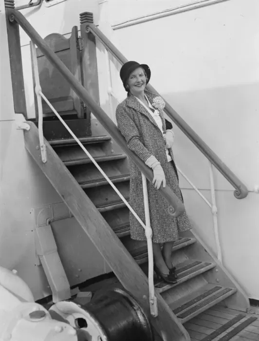 Framed Print : June returns to England. June, the noted actress, who was recently divorced Framed Print : June returns to England. June, the noted actress, who was recently divorced