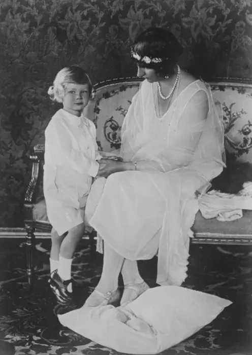 Framed Print : Kaisers youngest grandson. The Duchess of Brunswick with her 3 year old son Framed Print : Kaisers youngest grandson. The Duchess of Brunswick with her 3 year old son