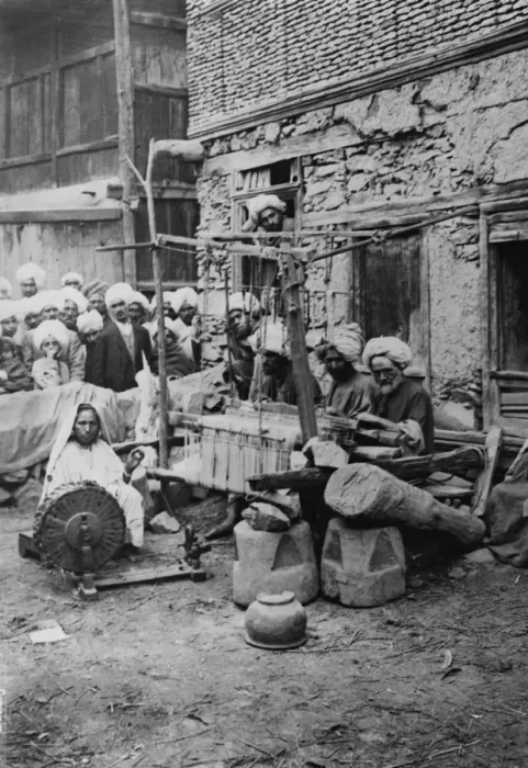 Framed Print : Kashmir, India Making the famous Kashmir shawls in Srinagar. 4 December 1924 Framed Print : Kashmir, India Making the famous Kashmir shawls in Srinagar. 4 December 1924