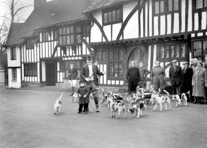 Framed Print : THE KENNEL HUNTSMAN AND THE LITTLE GIRL The former is Ralph, huntsman to the Wye Framed Print : THE KENNEL HUNTSMAN AND THE LITTLE GIRL The former is Ralph, huntsman to the Wye