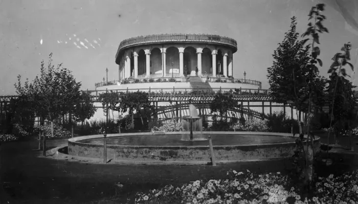 Framed Print : King of Afghanistans summer palace at Kabul. 15 March 1928