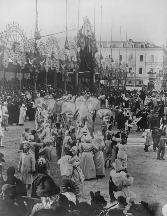 Framed Print : King Carnival at Nice. One of the novel features in the Pageant. 27 January 1921