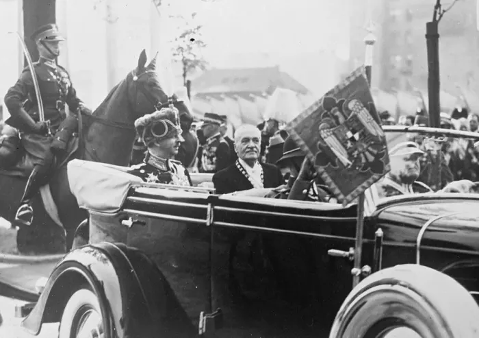 Framed Print : King Carol of Romania (left), who with Crown Prince Michael is visiting Warsaw, driving