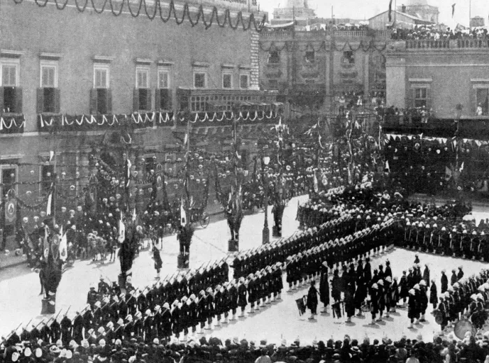 Framed Print : King Edward VII entering the palace Valetta April 16th 1903 Royal visit to Malta Framed Print : King Edward VII entering the palace Valetta April 16th 1903 Royal visit to Malta