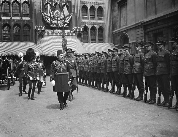 King of Egpyts visit to the City. King Fuad inspects the guard of honour outside the Guildhall