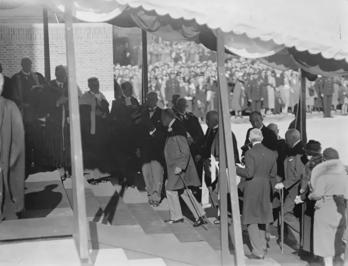 Framed Print : King George V and Queen Mary visit Cambridge to open the new University library Framed Print : King George V and Queen Mary visit Cambridge to open the new University library