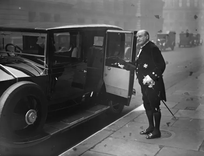 Framed Print : The King holds a levee at Buckingham Palace. Lord Wakefield leaving for the Levee