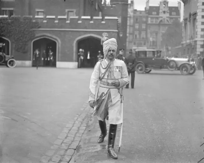 Framed Print : The King holds a levee at St James Palace The Hawab of Sawanur 25 May 1925