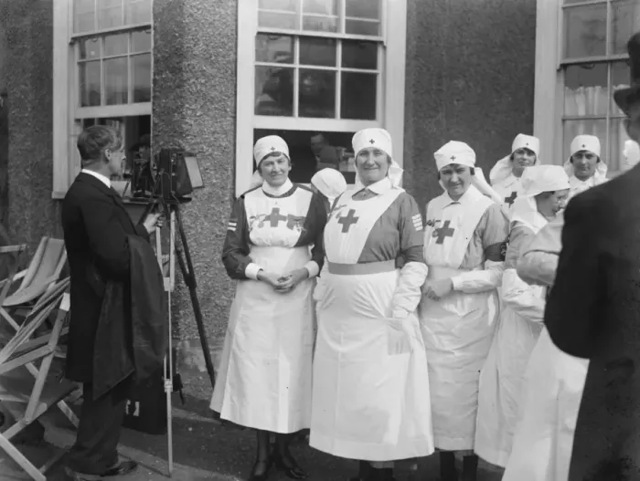 Framed Print : The King opens new King George V wing at Windsor Hospital. Lady Spencer Churchill ( left ) Framed Print : The King opens new King George V wing at Windsor Hospital. Lady Spencer Churchill ( left )