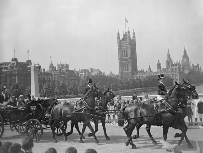Framed Print : King opens new Lambeth Bridge over River Thames Framed Print : King opens new Lambeth Bridge over River Thames