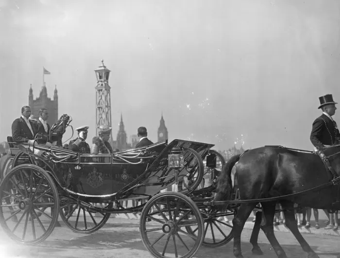 Framed Print : King opens new Lambeth Bridge over River Thames Framed Print : King opens new Lambeth Bridge over River Thames