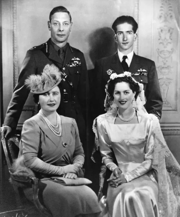 Framed Print : King Peter of Yugoslavia with his wife Queen Alexandra on their wedding day with King George VI Framed Print : King Peter of Yugoslavia with his wife Queen Alexandra on their wedding day with King George VI