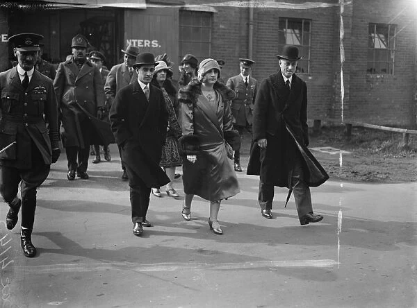The King and Queen of Afghanistan at Halton. Her Majesty with Sir Samuel Hoare
