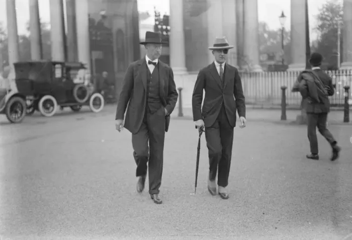 Framed Print : King and Queen of Belgium in London. Albert 1, King of the Belgians ( left ) takes Framed Print : King and Queen of Belgium in London. Albert 1, King of the Belgians ( left ) takes
