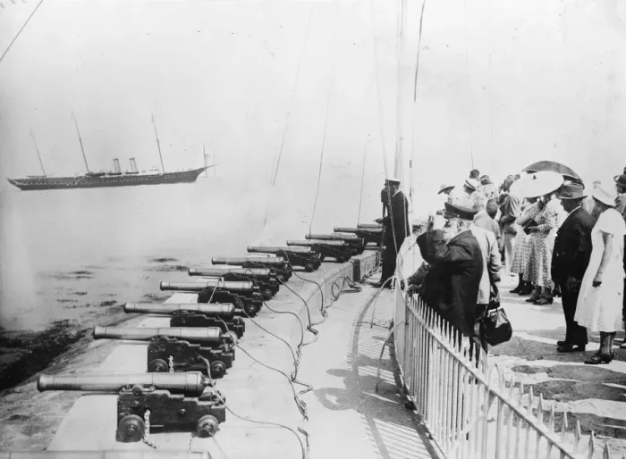 Framed Print : The King and Queen board Royal Yacht for holiday afloat. Royal Salute at Cowes as the King