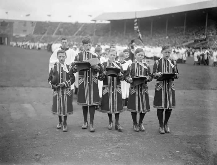 Framed Print : King and Queen at Empire day service in stadium at Wembley. Choir boys of the Chapel Framed Print : King and Queen at Empire day service in stadium at Wembley. Choir boys of the Chapel