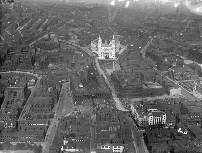 Framed Print : King and Queen open great new civic hall at Leeds. Photo shows; An aerial view of the City Framed Print : King and Queen open great new civic hall at Leeds. Photo shows; An aerial view of the City