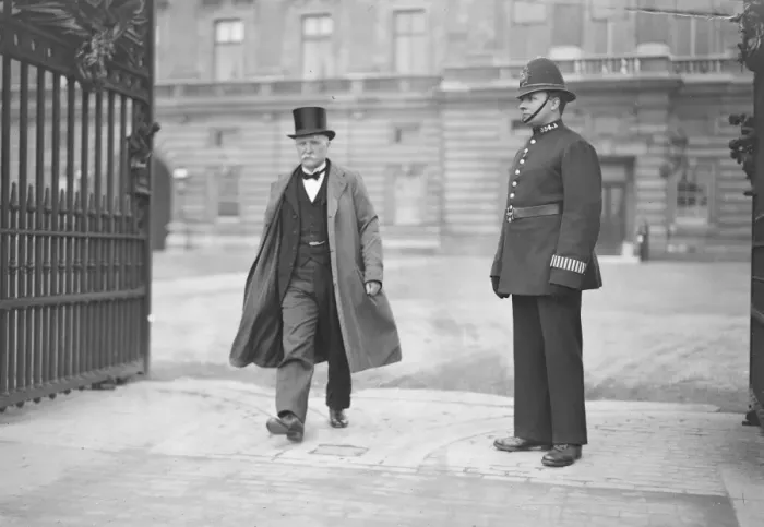 Framed Print : The King receives his Labour M P representative at Buckingham Palace. Mr Brown Framed Print : The King receives his Labour M P representative at Buckingham Palace. Mr Brown
