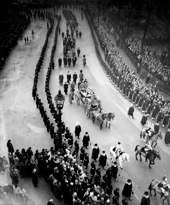 Framed Print : The Kings funeral procession through London from Westminster to Paddington Station