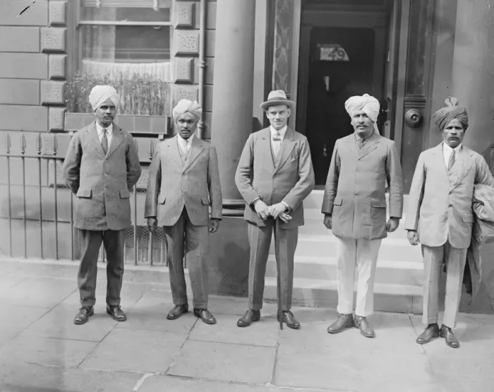 Framed Print : The Kings Indian Orderly officers for 1922 have just arrived in London left to Framed Print : The Kings Indian Orderly officers for 1922 have just arrived in London left to