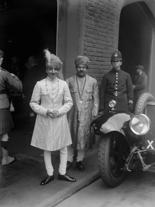 Framed Print : The Kings Levee at St James Palace, London. HH the Rajah of Poonch ( left )